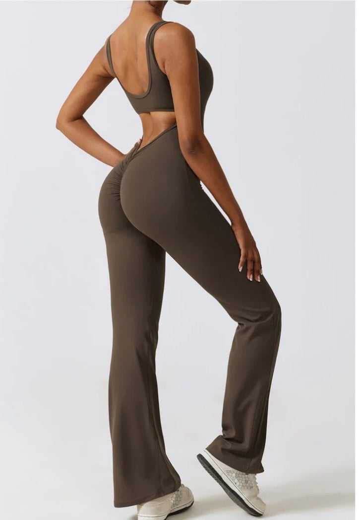 BEZPIEDURKŅU KOMBINEZONS AR UZPLIESOŠU IZPLATĪŠANU